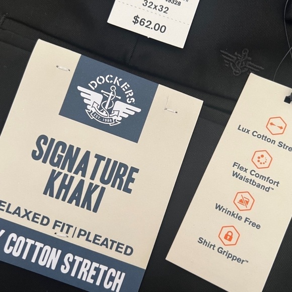 DOCKERS • Black Flex Comfort Waistband Relaxed Fit Signature Khaki Pants - Picture 5 of 5